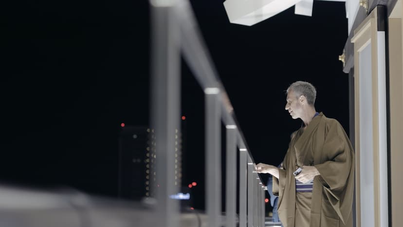 天守の夜、煌めく美酒と