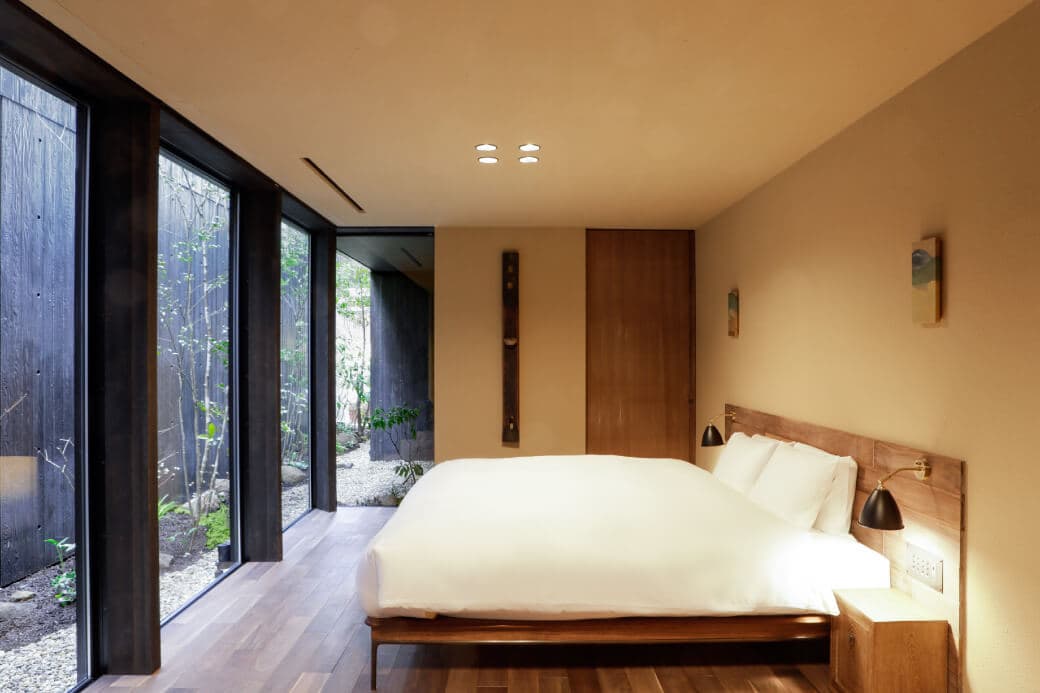 New wing: 208 — Tsuboniwa view with engawa