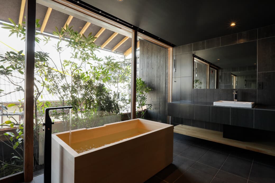 New wing: 211 Courtyard-view bath with Higashiyama view