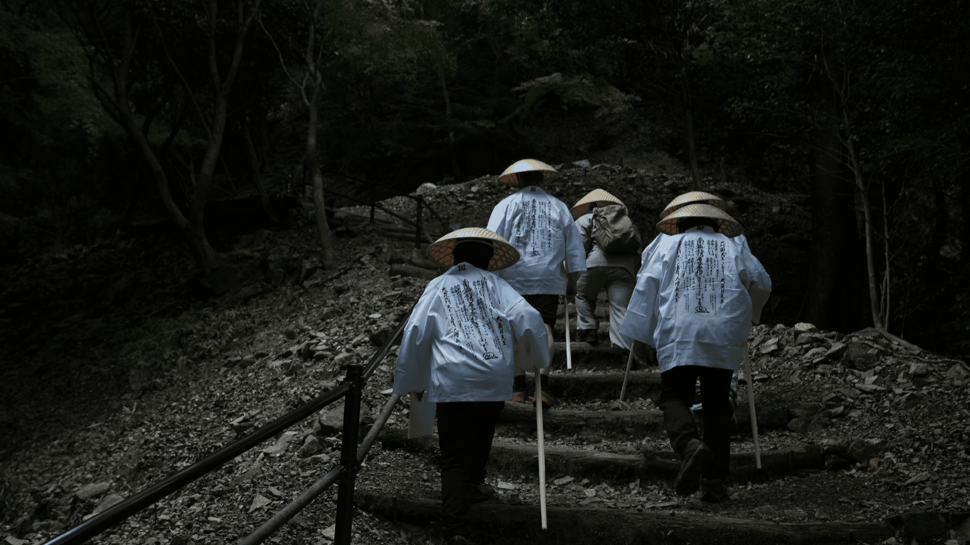 読経・登拝・祈祷。