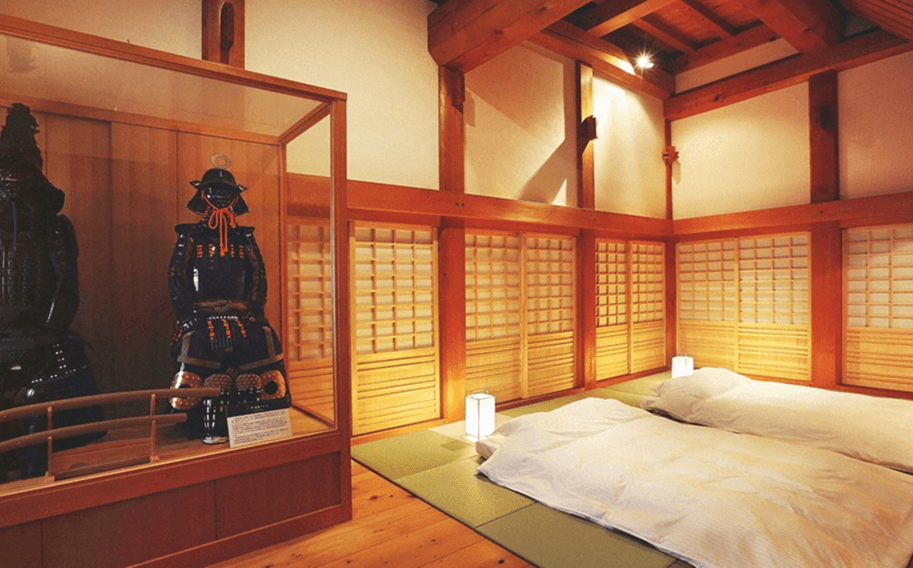 天守の1階でご就寝<br>唯一無二の天守をプライベート空間として占有する<br>至極のベッドタイム